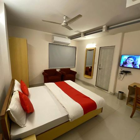Hotel Riverfront Ahmedabad Extérieur photo