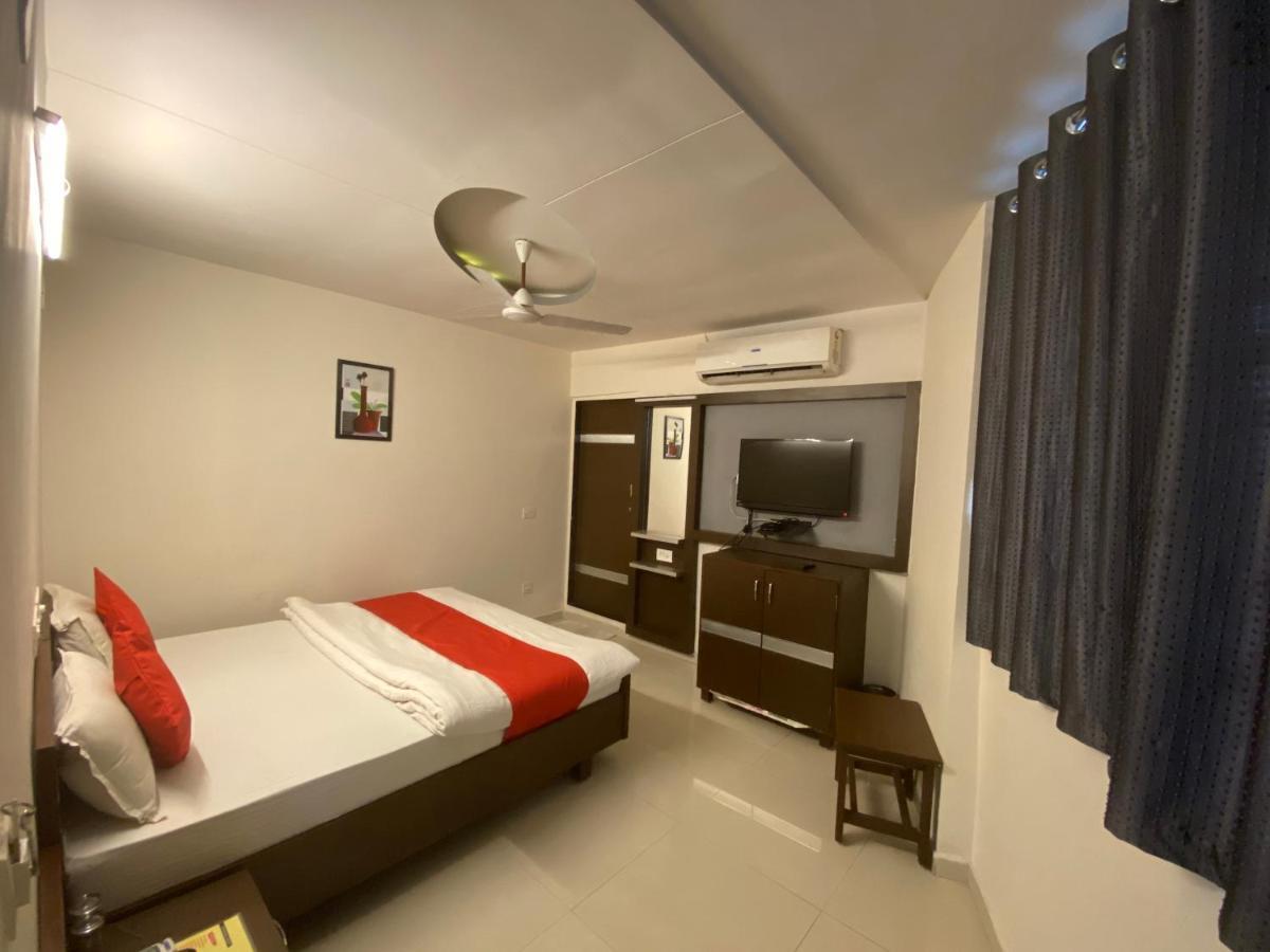 Hotel Riverfront Ahmedabad Extérieur photo