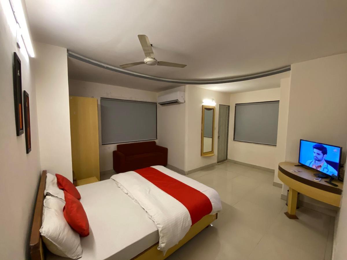 Hotel Riverfront Ahmedabad Extérieur photo