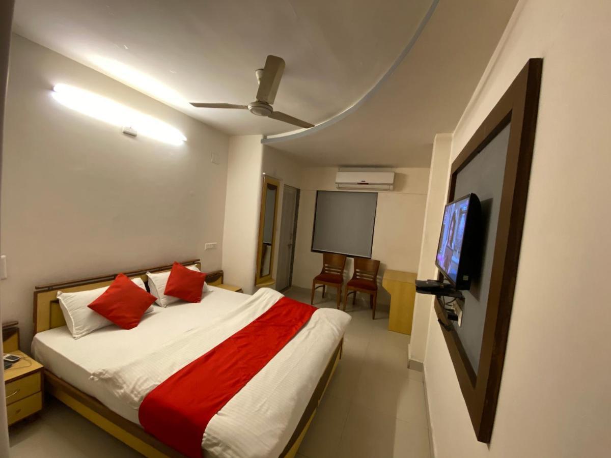 Hotel Riverfront Ahmedabad Extérieur photo