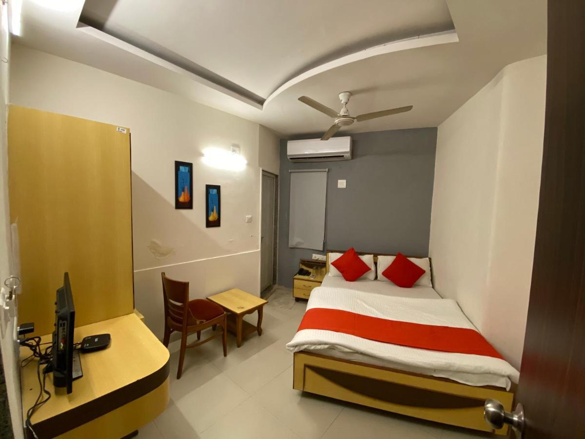 Hotel Riverfront Ahmedabad Extérieur photo