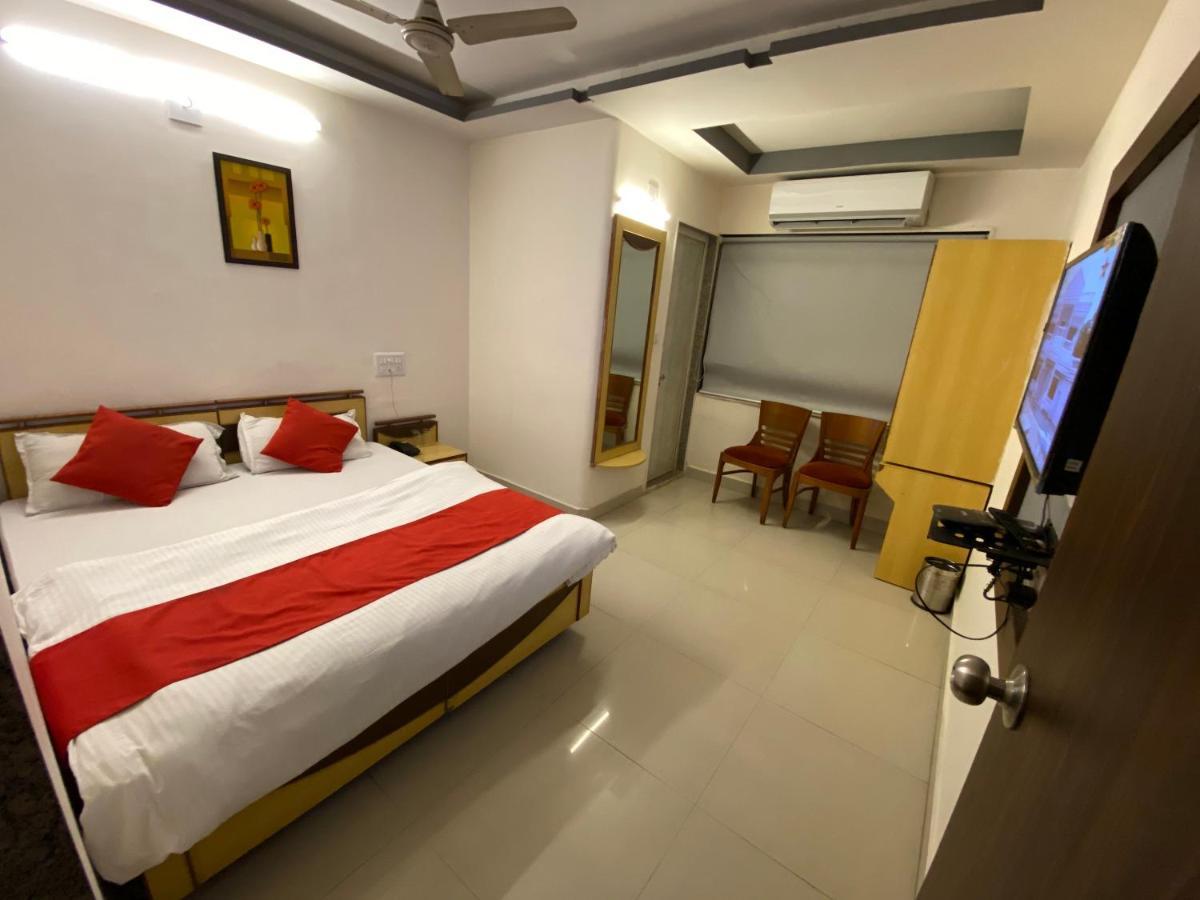 Hotel Riverfront Ahmedabad Extérieur photo
