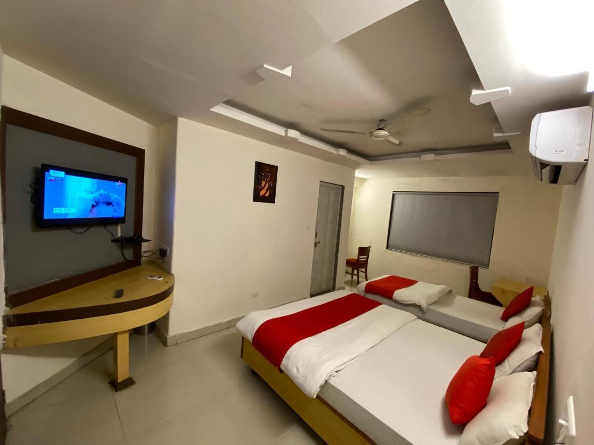 Hotel Riverfront Ahmedabad Extérieur photo