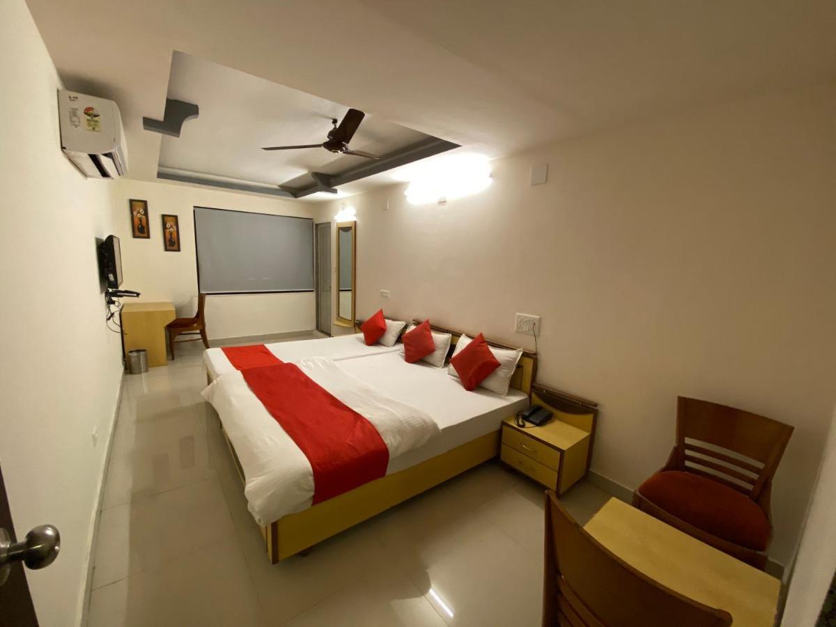 Hotel Riverfront Ahmedabad Extérieur photo